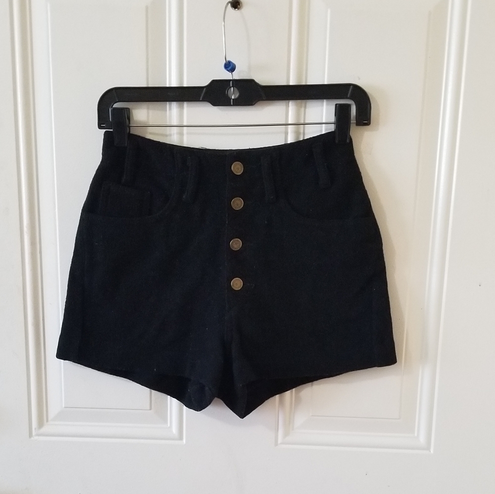 Guess High Rise short - Picture 1 of 12